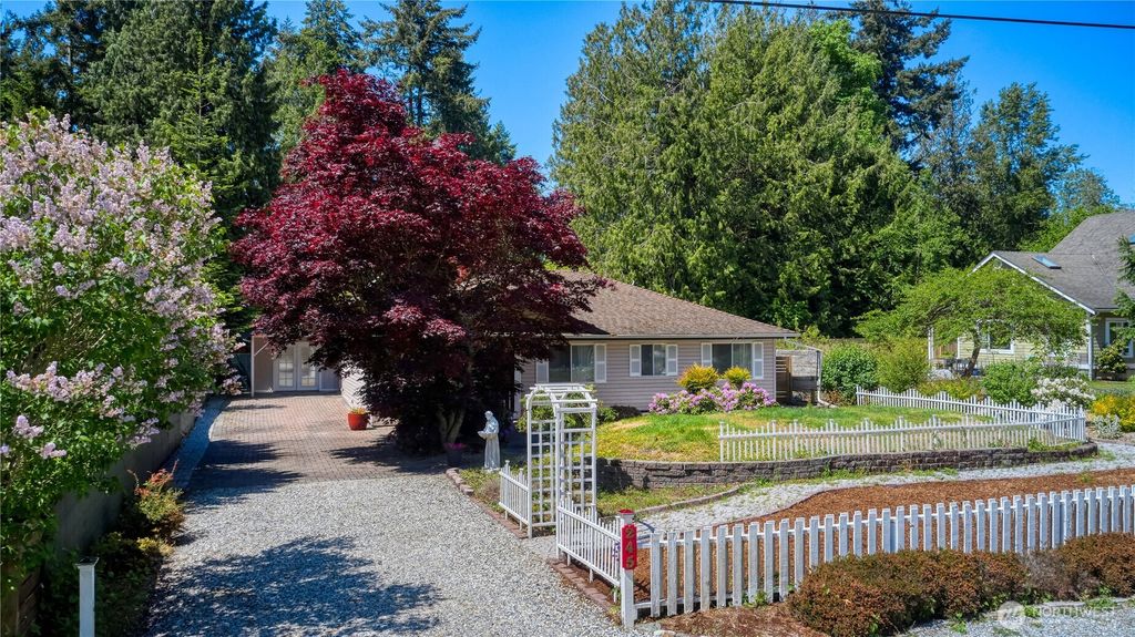 Photo of 245 Shady Glen Avenue, Point Roberts, WA 98281 (MLS # 2464642)