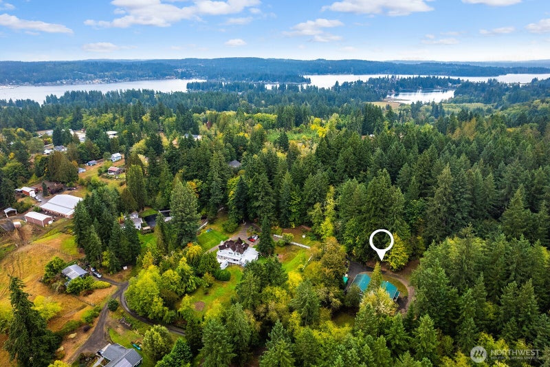 517 NW Old Orchard Way