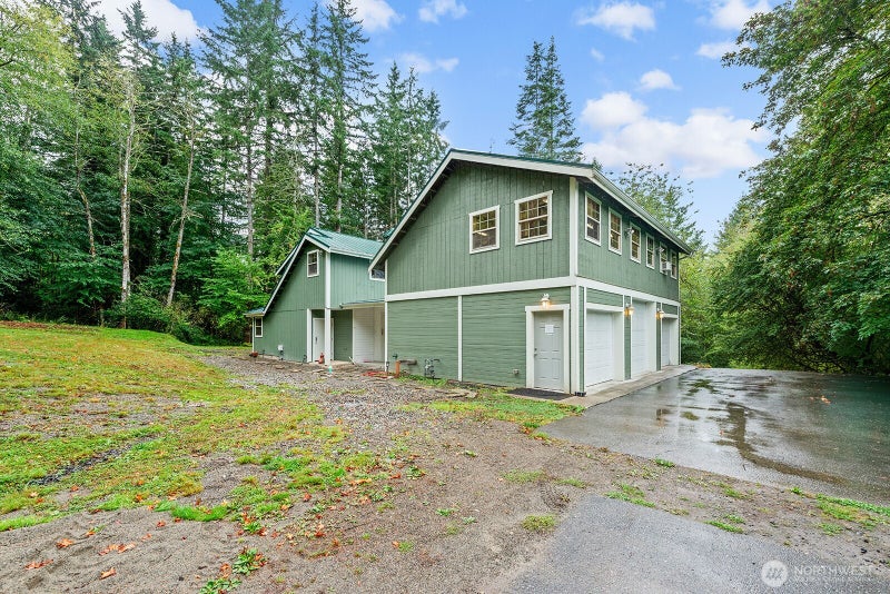 517 NW Old Orchard Way