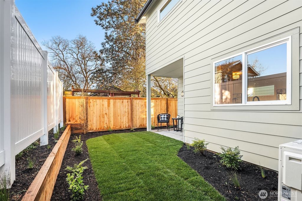Photo of 637 NW 77th Street, Seattle, WA 98117 (MLS # 2344784)