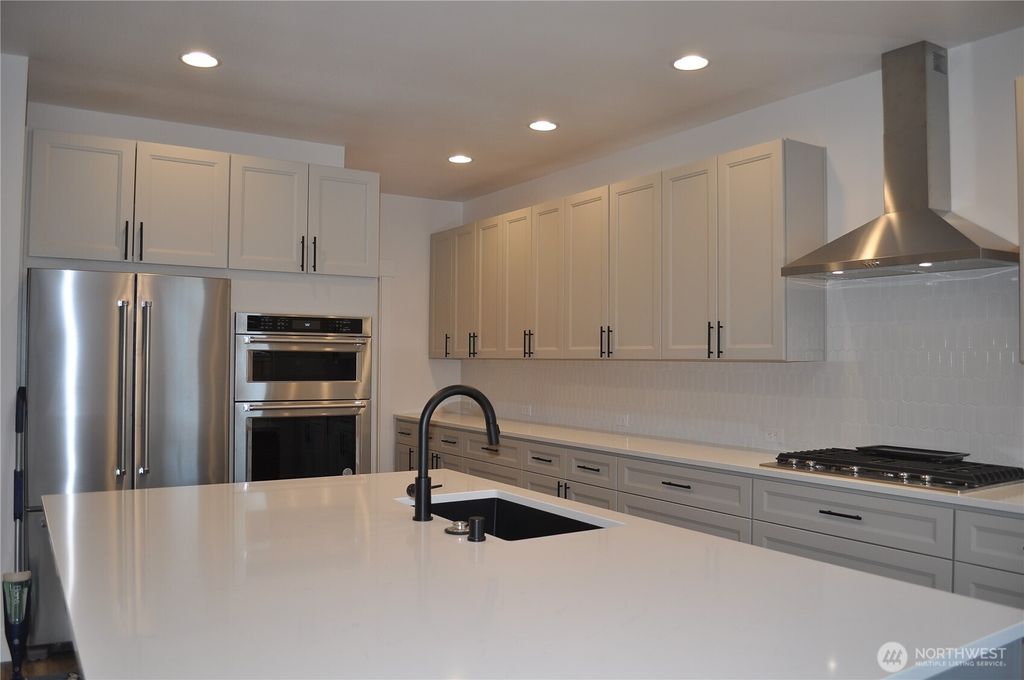 Photo of 515 Butte Avenue, Pacific, WA 98047 (MLS # 2339383)