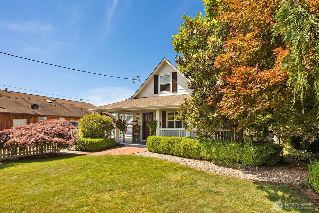Photo of 1750 Pioneer Street, Enumclaw, WA 98022 (MLS # 2531753)