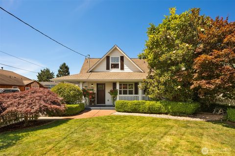 Photo of 1750 Pioneer Street, Enumclaw, WA 98022 (MLS # 2531753)