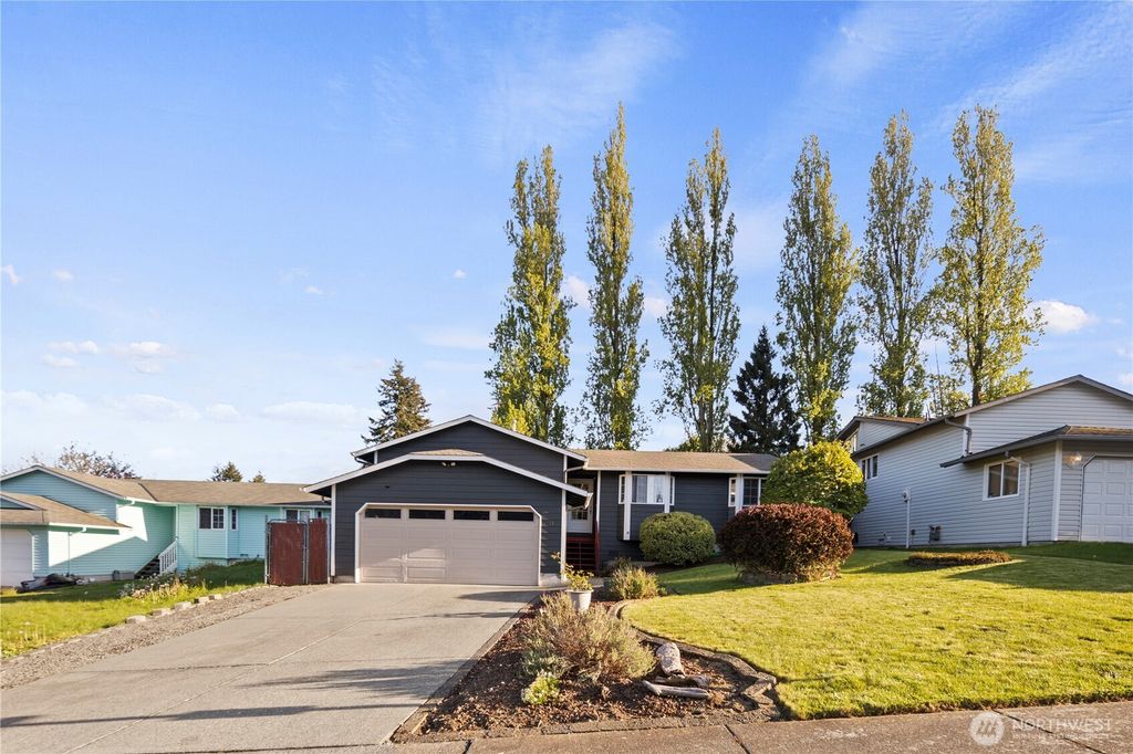 Photo of 24 75th Street SW, Everett, WA 98203 (MLS # 2370318)