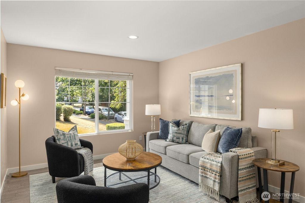 Photo of 22570 NE 96th St St, Redmond, WA 98053 (MLS # 2410456)