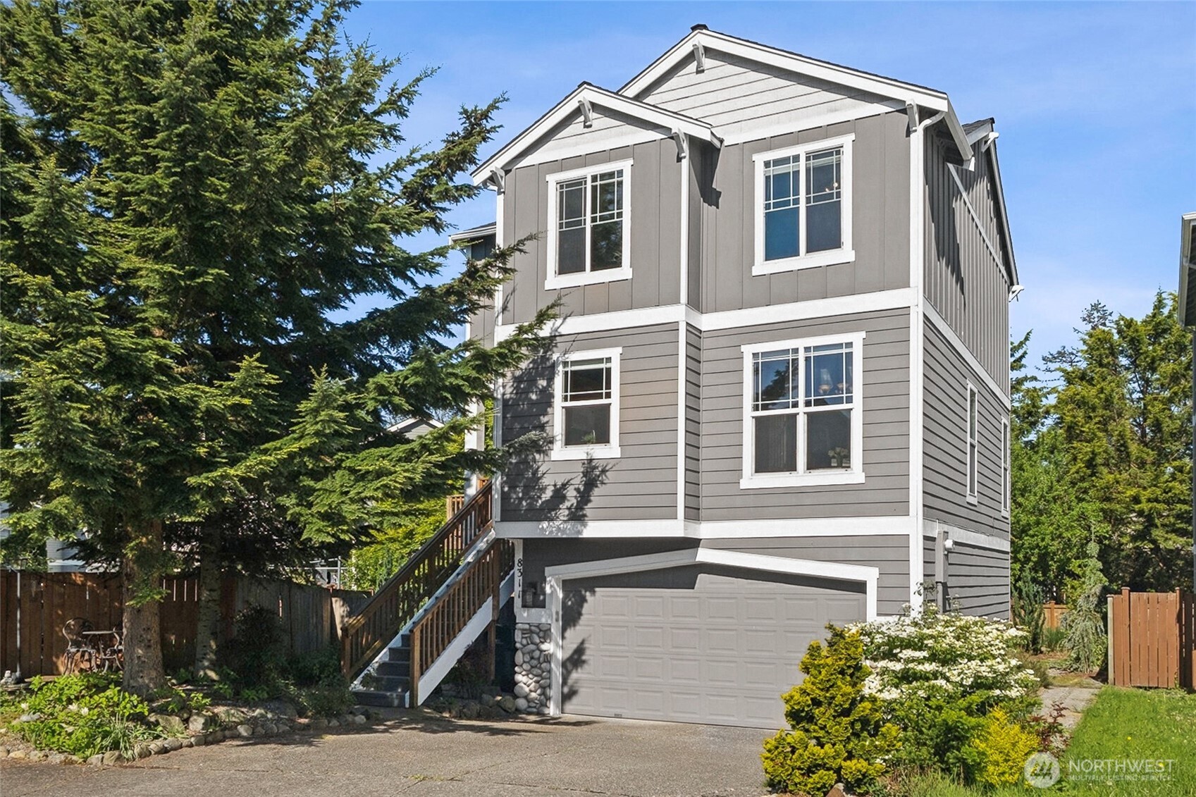 8311 Peggys Place SE