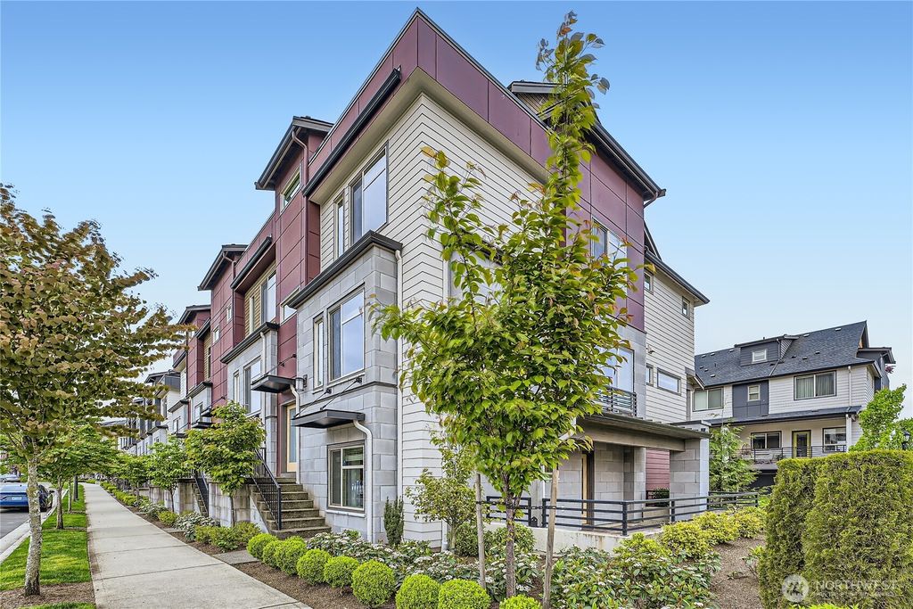 Photo of 987 8th Ave Ave NE, Issaquah, WA 98029 (MLS # 2364919)