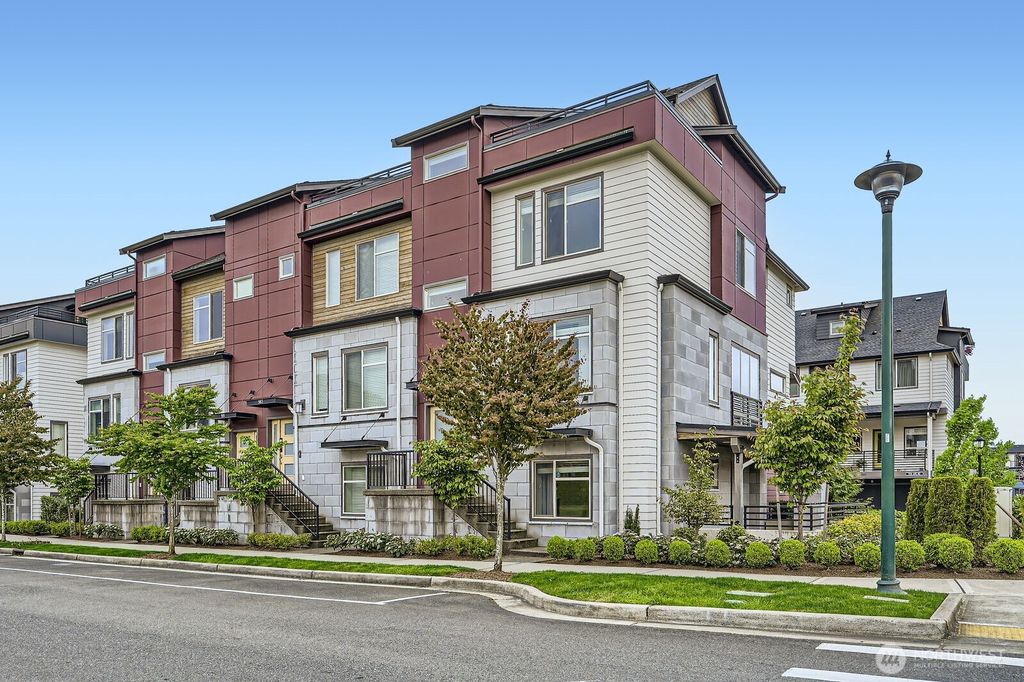 Photo of 987 8th Ave Ave NE, Issaquah, WA 98029 (MLS # 2364919)
