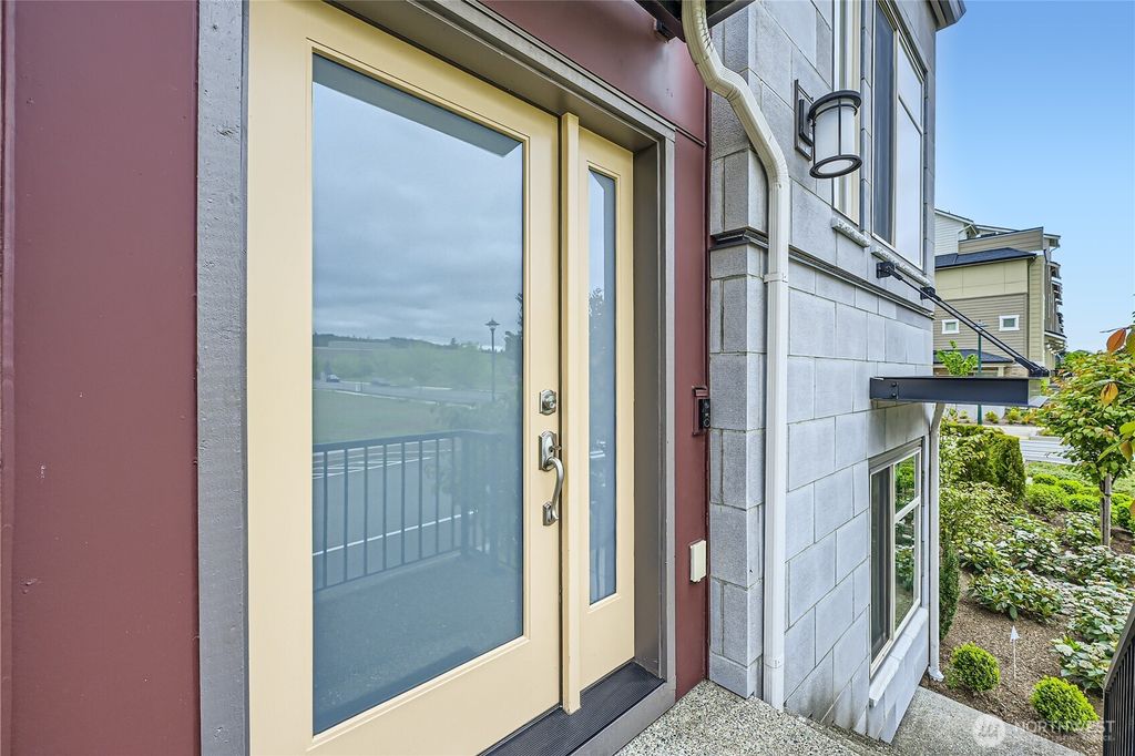 Photo of 987 8th Ave Ave NE, Issaquah, WA 98029 (MLS # 2364919)