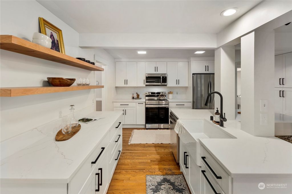 Photo of 417 Avenue H, Snohomish, WA 98290 (MLS # 2131943)