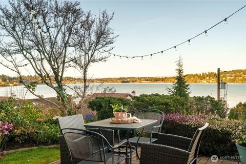 Photo of 15517 Lake Shore Boulevard NE, Lake Forest Park, WA 98155 (MLS # 2509392)