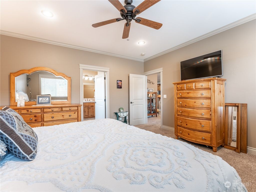 listing image 9360971514369811893