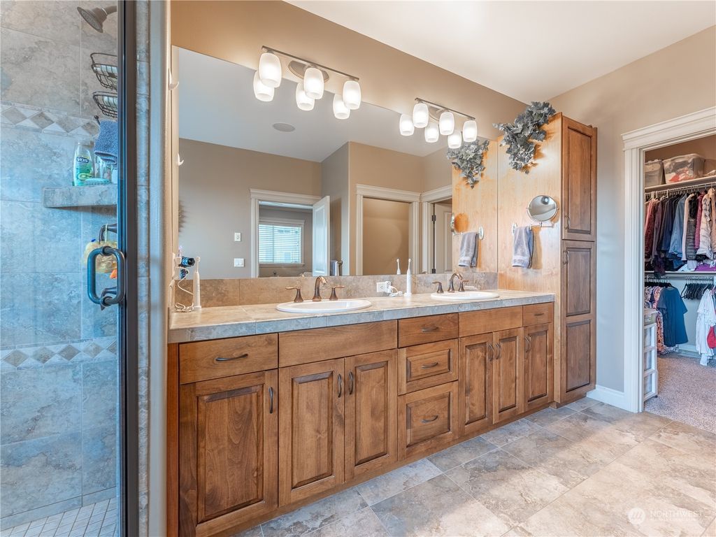 listing image 9361324889432996242