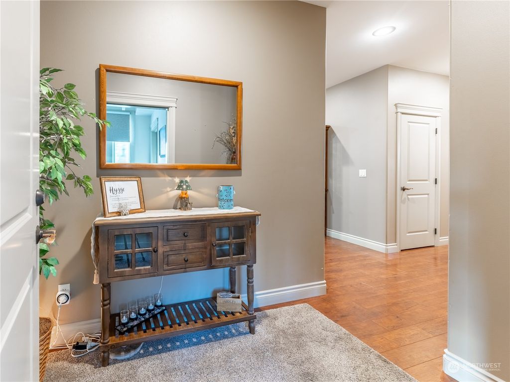 listing image 9364733536959665658