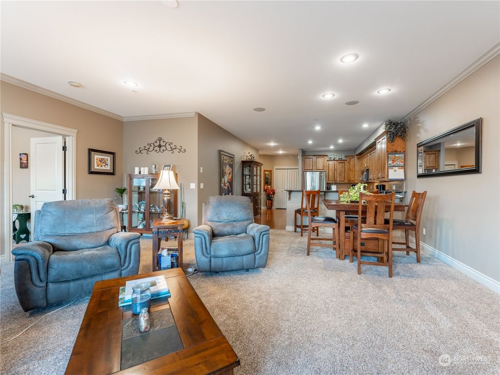 listing image 9362133324373053769