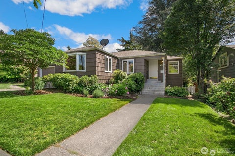 Photo of 4021 NE 60th Street, Seattle, WA 98115 (MLS # 2582879)