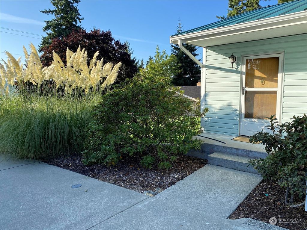Photo of 1006 15th Ave Ave, Milton, WA 98354 (MLS # 2167792)
