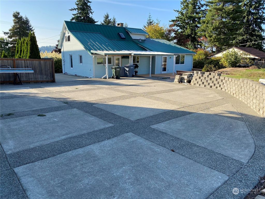 Photo of 1006 15th Ave Ave, Milton, WA 98354 (MLS # 2167792)