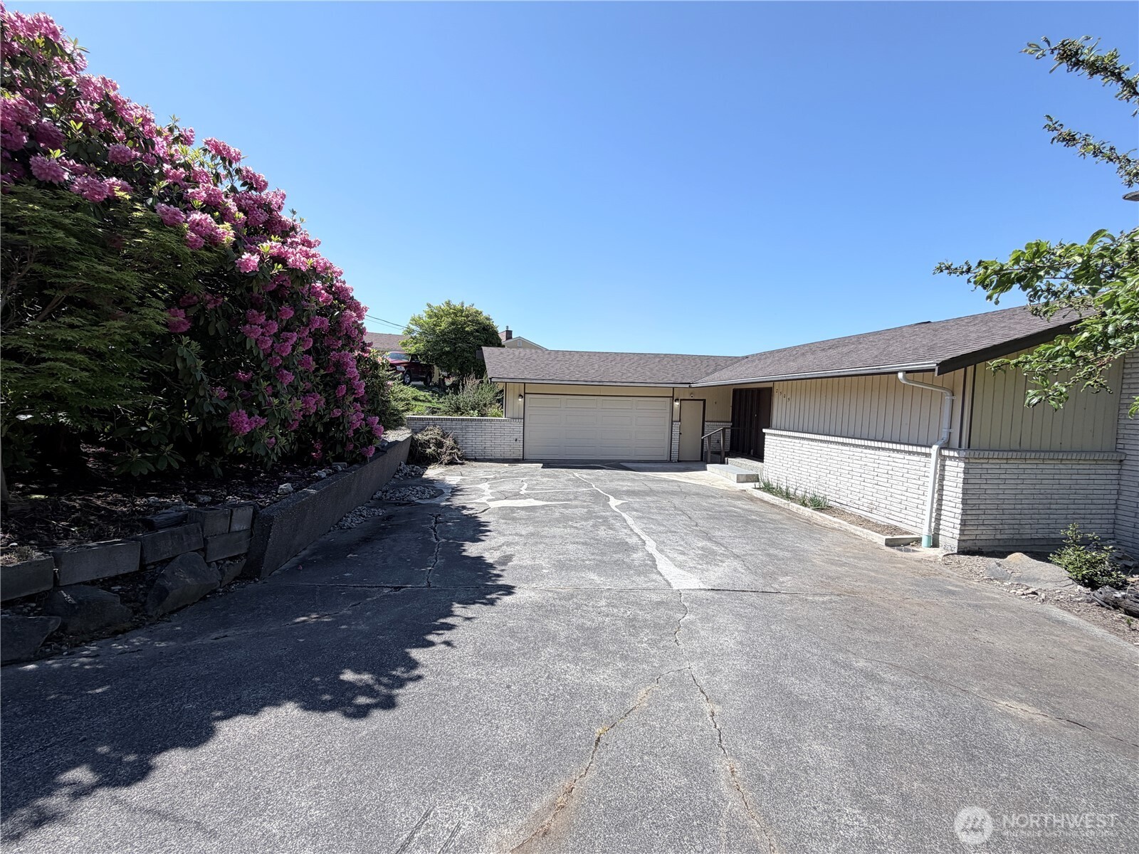 2505 Hillside Lane