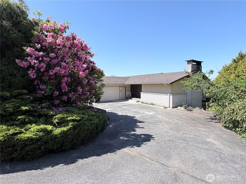 Photo of 2505 Hillside Lane, Everett, WA 98203 (MLS # 2530707)