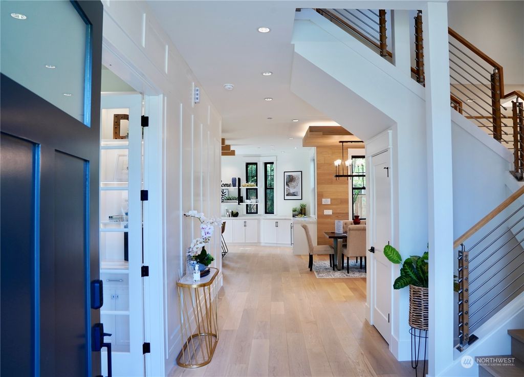 Photo of 14705 SE Eastgate Drive, Bellevue, WA 98006 (MLS # 2068111)