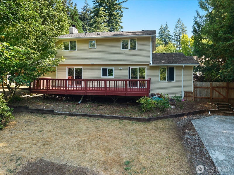 1732 Medallion Loop NW