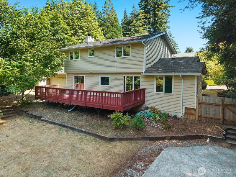 1732 Medallion Loop NW