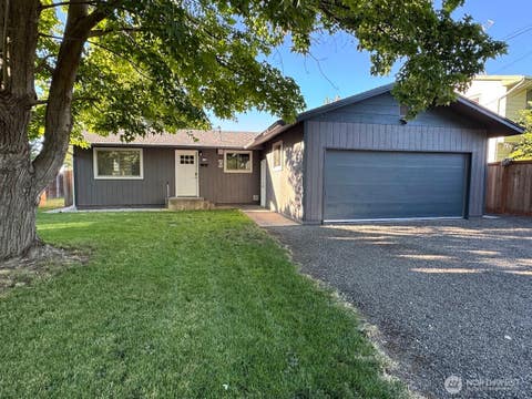 Photo of 424 SW 3rd Street, College Place, WA 99324 (MLS # 2552569)