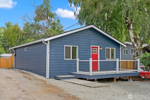 Photo of 1710 SW 106 Street, Seattle, WA 98146 (MLS # 2549394)