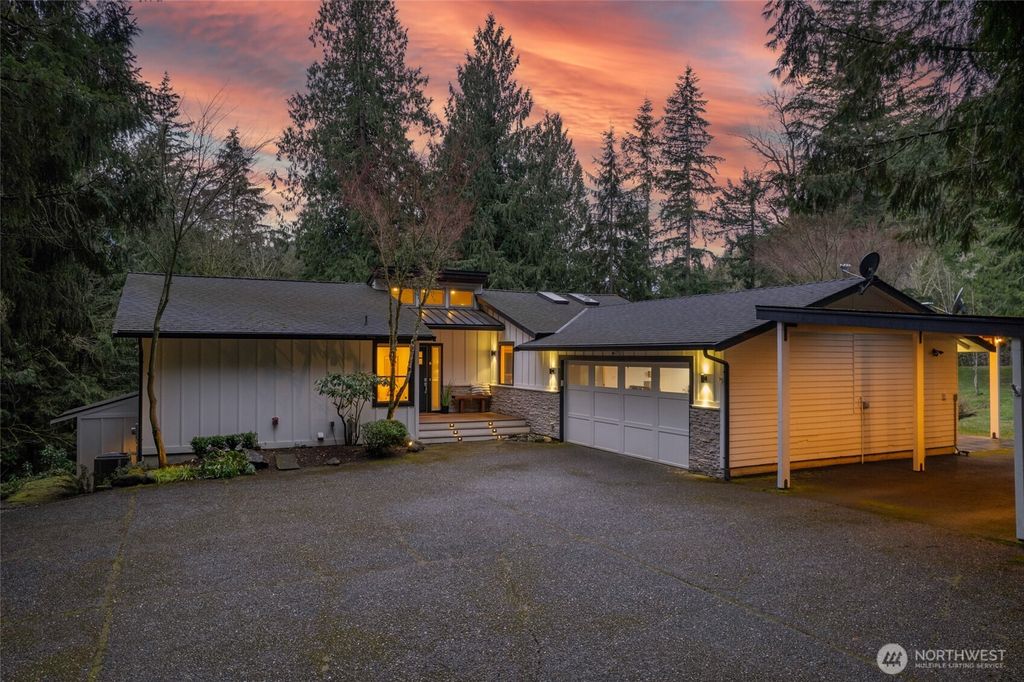 Photo of 6805 277th Way SE, Issaquah, WA 98027 (MLS # 2334374)