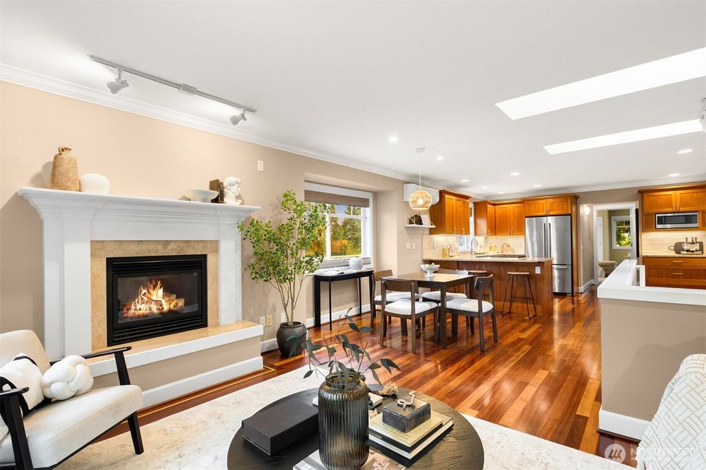 Photo of 6235 31st Avenue NE, Seattle, WA 98115 (MLS # 2509096)