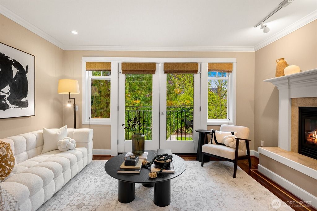 Photo of 6235 31st Avenue NE, Seattle, WA 98115 (MLS # 2509096)
