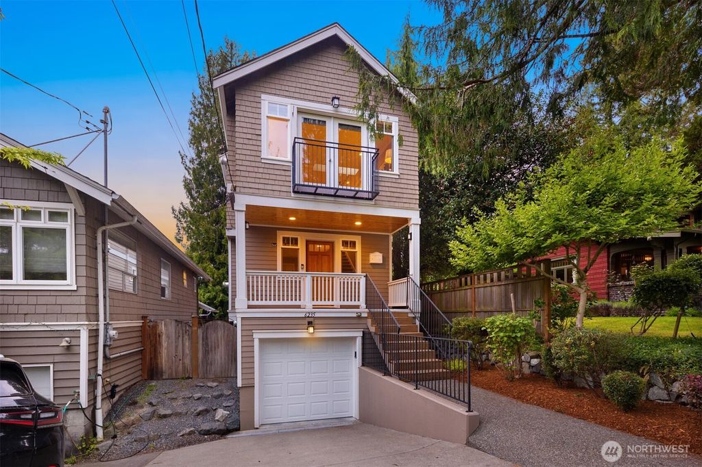 Photo of 6235 31st Avenue NE, Seattle, WA 98115 (MLS # 2509096)