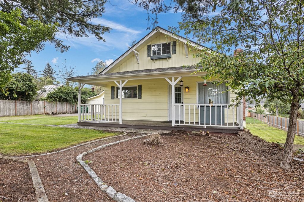 Photo of 253 2nd Street, Gold Bar, WA 98251 (MLS # 2293034)