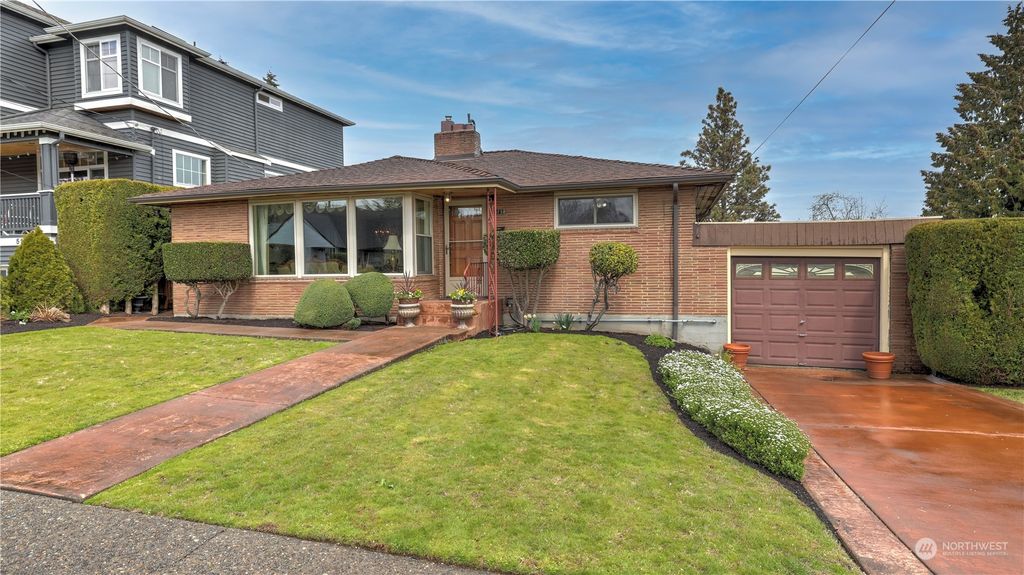 Photo of 5118 S Lucile Street, Seattle, WA 98118 (MLS # 2058909)