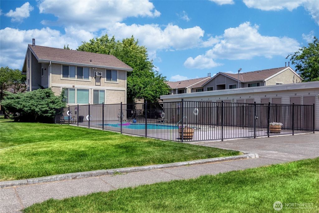 Photo of 1910 J Street #103, Walla Walla, WA 99362 (MLS # 2501532)