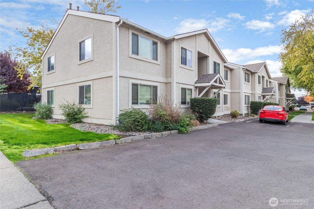 Photo of 1910 J Street #103, Walla Walla, WA 99362 (MLS # 2501532)