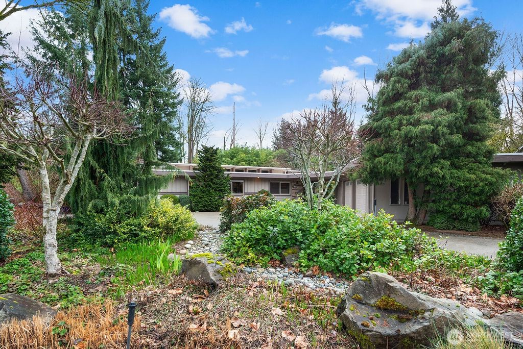 Photo of 16 Cascade Key, Bellevue, WA 98006 (MLS # 2472336)