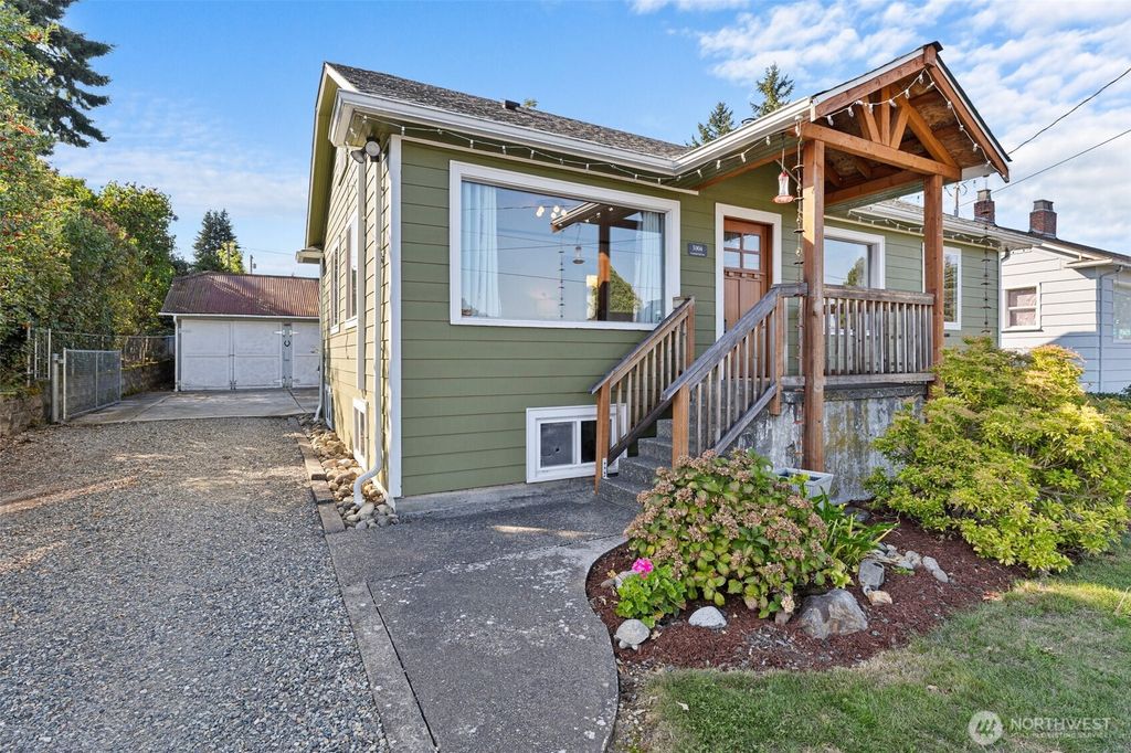 Photo of 5904 Commercial Avenue, Everett, WA 98203 (MLS # 2438362)
