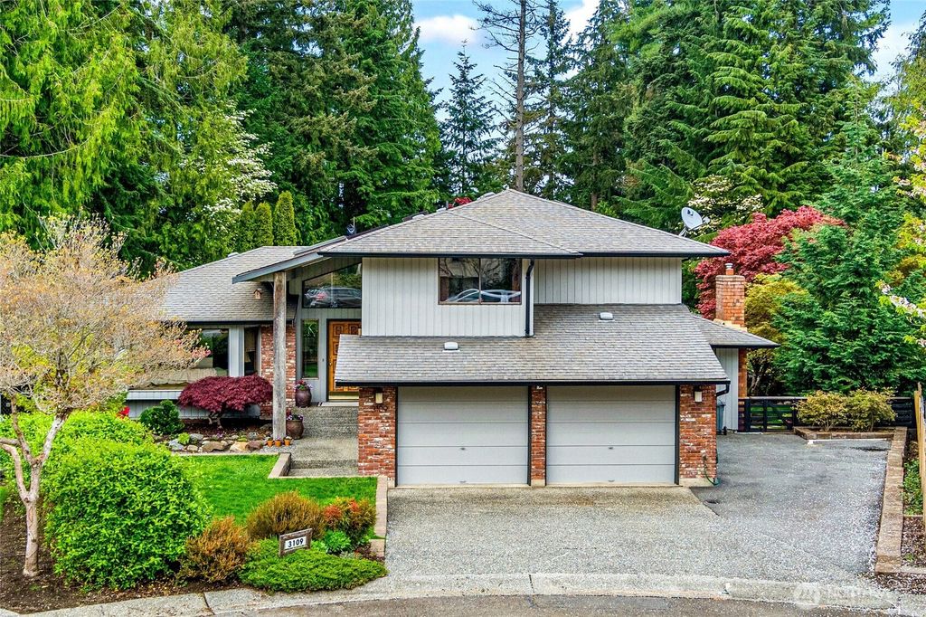 Photo of 3109 108th Street SE, Everett, WA 98208 (MLS # 2512311)