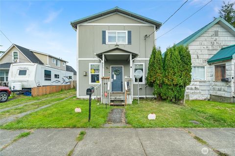 Photo of 410 11th Street, Hoquiam, WA 98550 (MLS # 2439987)