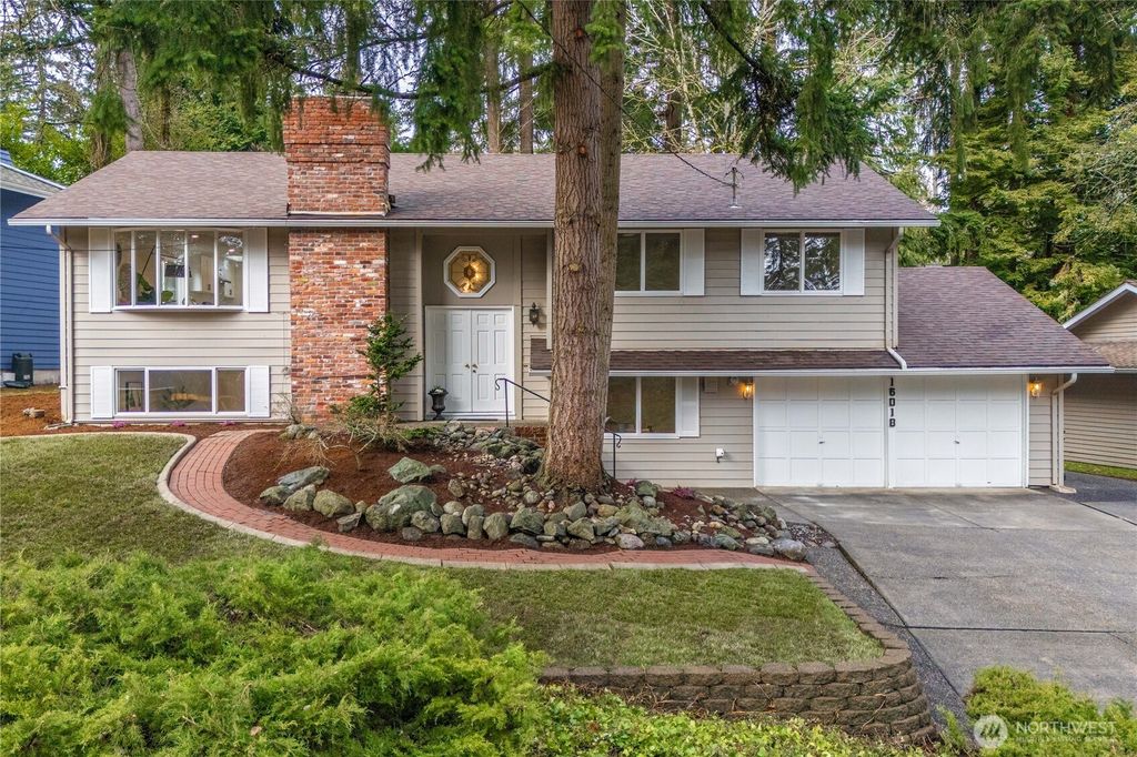 Photo of 16018 SE 31st Street, Bellevue, WA 98008 (MLS # 2331019)