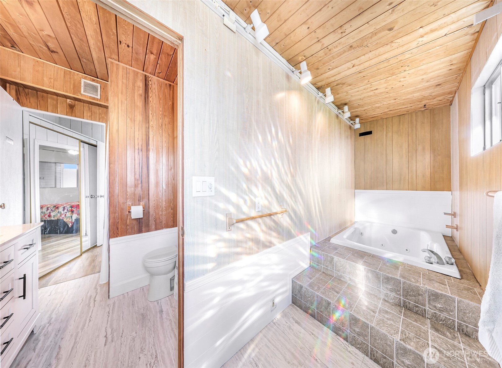 Blaine, Washington 98230, United States, 2 Bedrooms Bedrooms, ,1 BathroomBathrooms,Residential,Active,137424