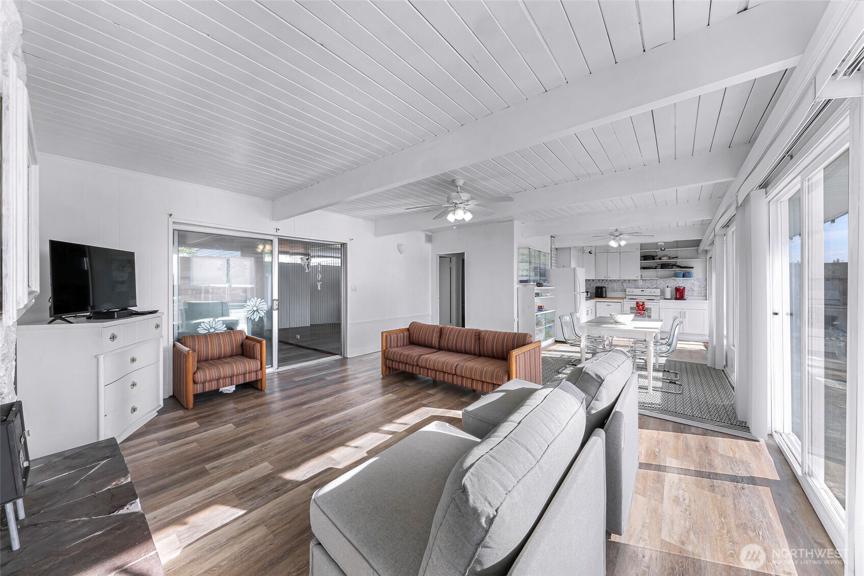 Blaine, Washington 98230, United States, 2 Bedrooms Bedrooms, ,1 BathroomBathrooms,Residential,Active,137424