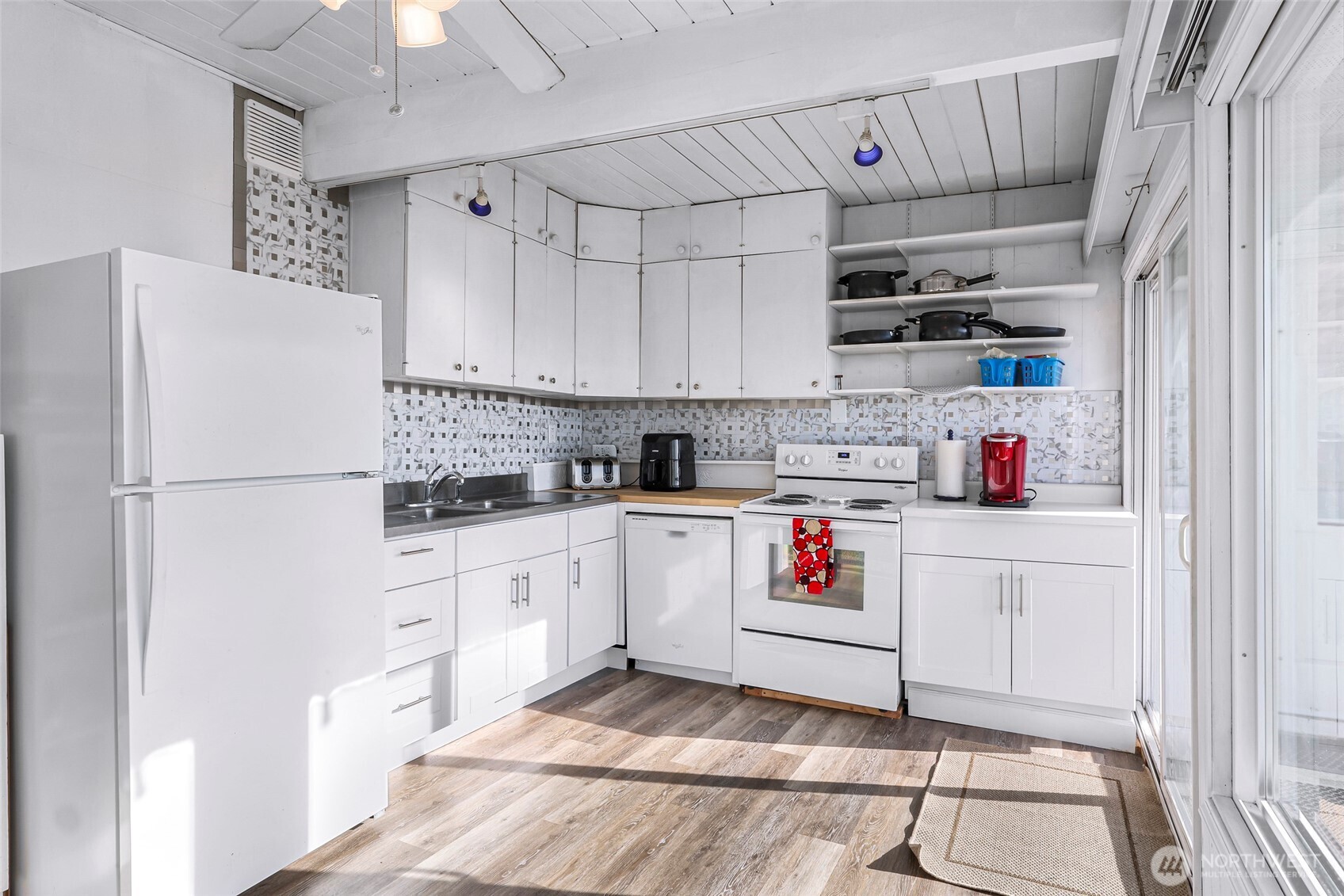 Blaine, Washington 98230, United States, 2 Bedrooms Bedrooms, ,1 BathroomBathrooms,Residential,Active,137424