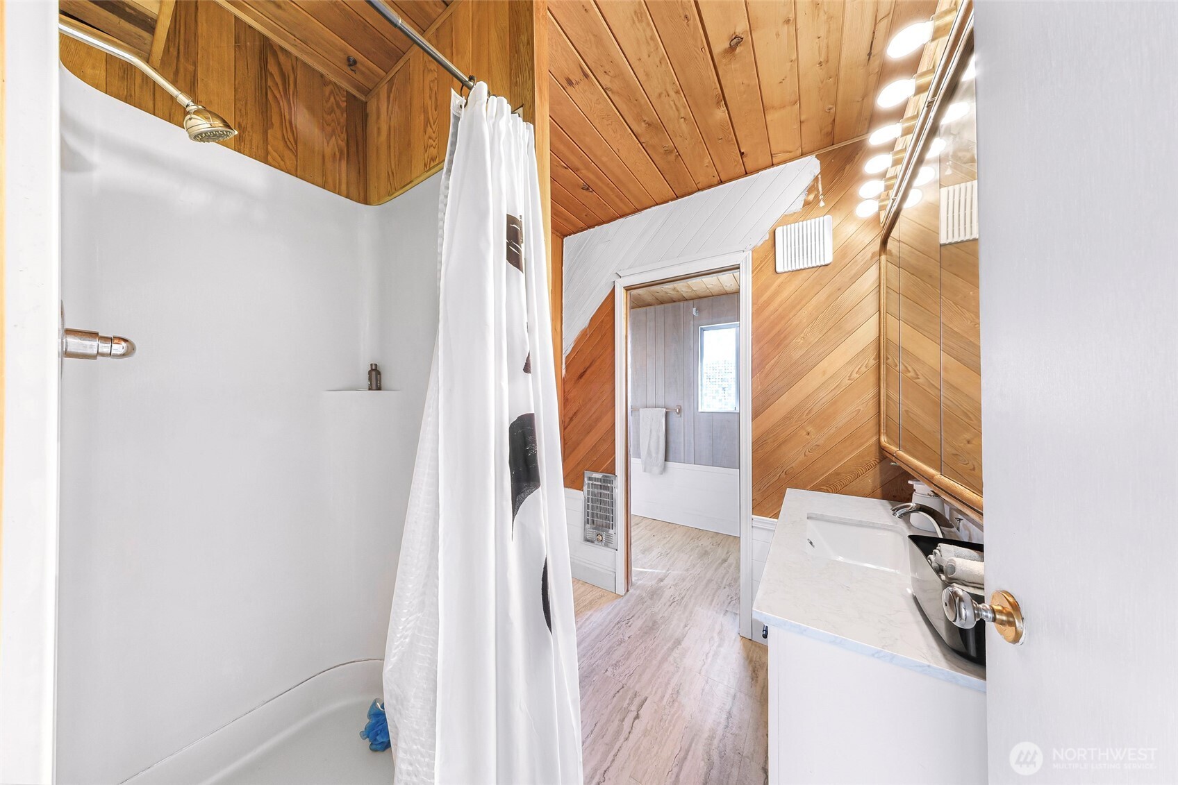 Blaine, Washington 98230, United States, 2 Bedrooms Bedrooms, ,1 BathroomBathrooms,Residential,Active,137424