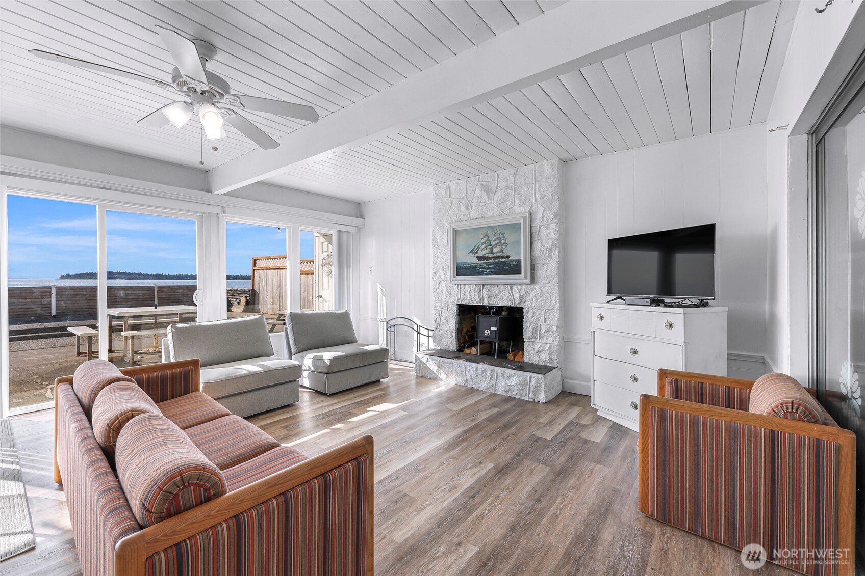 Blaine, Washington 98230, United States, 2 Bedrooms Bedrooms, ,1 BathroomBathrooms,Residential,Active,137424