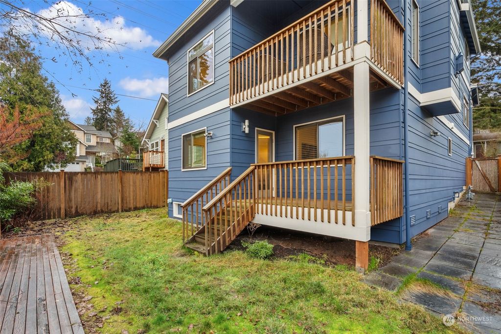 Photo of 550 NE 103rd Street, Seattle, WA 98125 (MLS # 2196482)