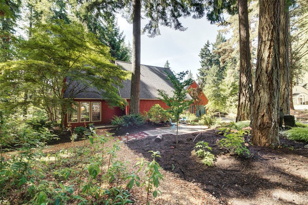 Photo of 11611 73rd Place NE, Kirkland, WA 98034 (MLS # 2006169)