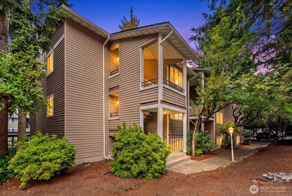 Photo of 10009 NE 120th Lane #B301, Kirkland, WA 98034 (MLS # 2588185)